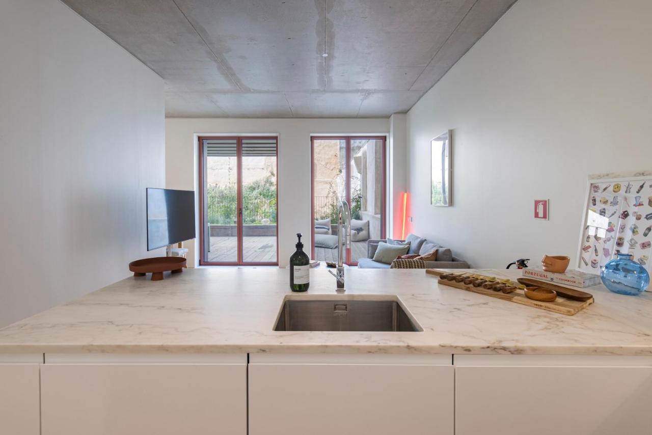 Deluxe 2Bdr Apartment W/ Patio By Lovelystay Lissabon Exterior foto