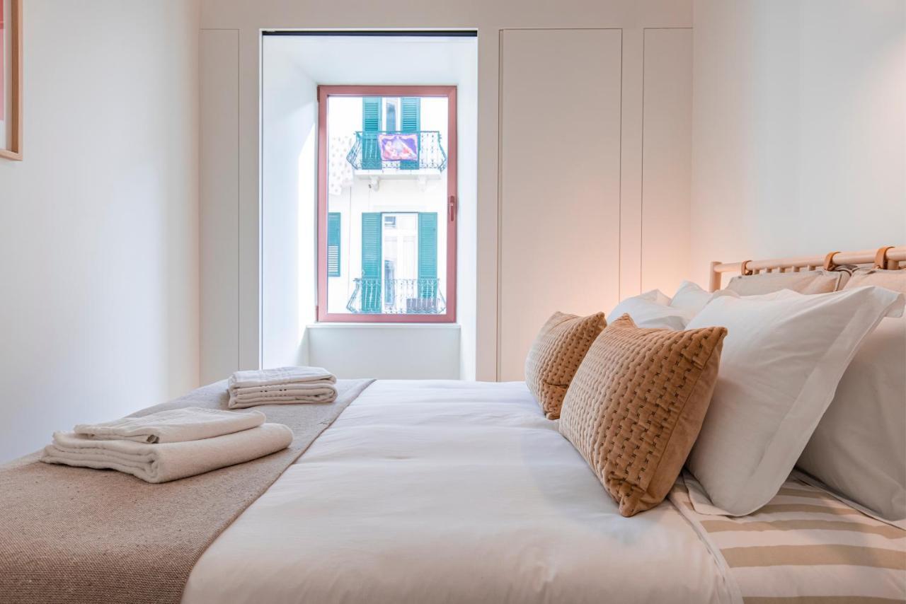 Deluxe 2Bdr Apartment W/ Patio By Lovelystay Lissabon Exterior foto